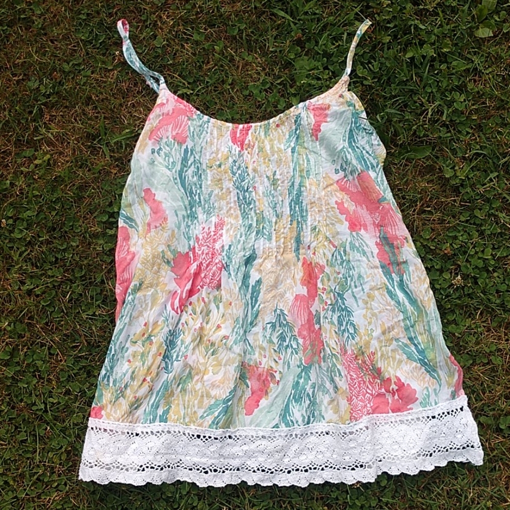 Cute floral tank🌺